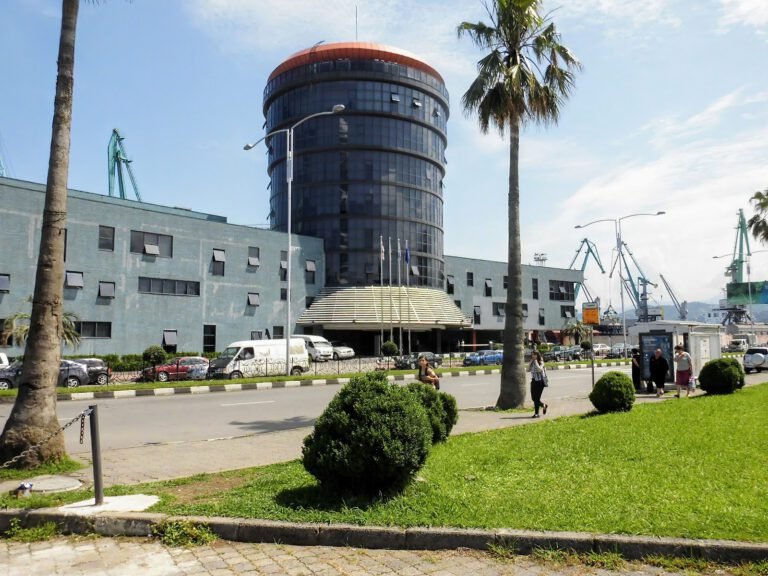 ბათუმის საზღვაო ნავსადგური - ადმინისტრაციული შენობა